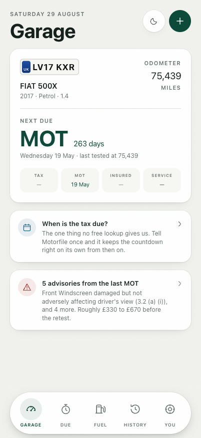Motorfile on iPhone: the garage, showing a FIAT 500X with its MOT due in 263 days.